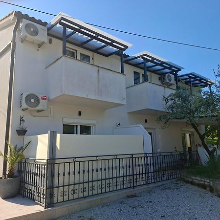 Martina Guest House ポレッチ エクステリア 写真